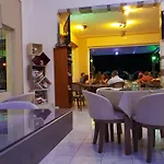 Fili מלון דירות 2*