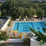 Fili מלון דירות 2*