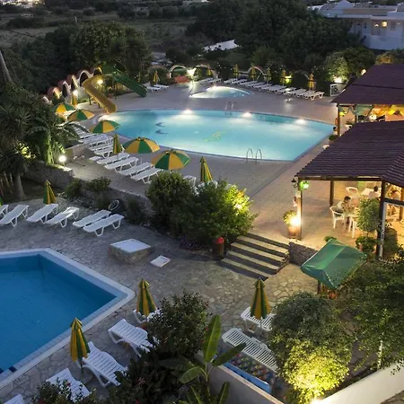 Fili Aparthotel 2*